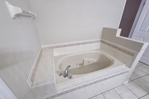 Casa en alquiler en Orlando, Florida, 4 dormitorios, 204.29 m2 № 1917025 - foto 11