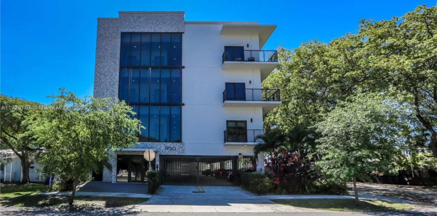Commercial property in Hollywood, Florida № 1862816