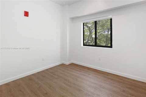 Commercial property in Hollywood, Florida № 1862816 - photo 13