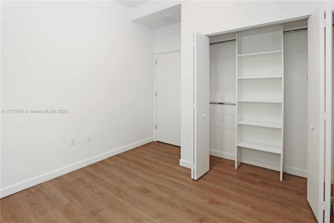 Commercial property in Hollywood, Florida № 1862816 - photo 14
