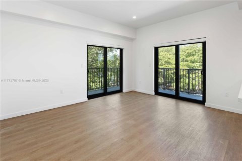 Commercial property in Hollywood, Florida № 1862816 - photo 9