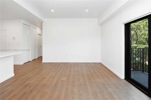 Commercial property in Hollywood, Florida № 1862816 - photo 12