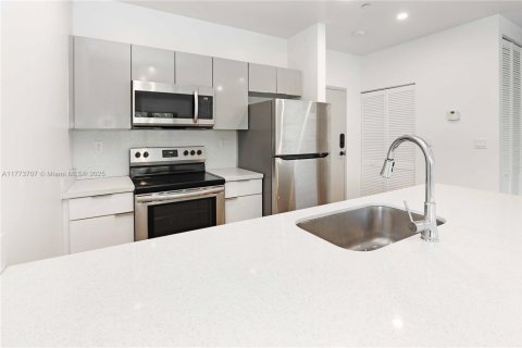 Commercial property in Hollywood, Florida № 1862816 - photo 17