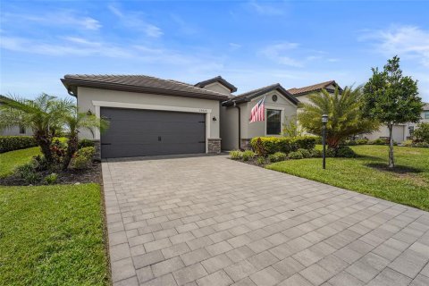 House in Bradenton, Florida 4 bedrooms, 187.29 sq.m. № 2295151