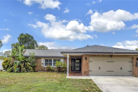 Casa en venta en Seminole, Florida, 3 dormitorios, 191.56 m2 № 1898597 - foto 1