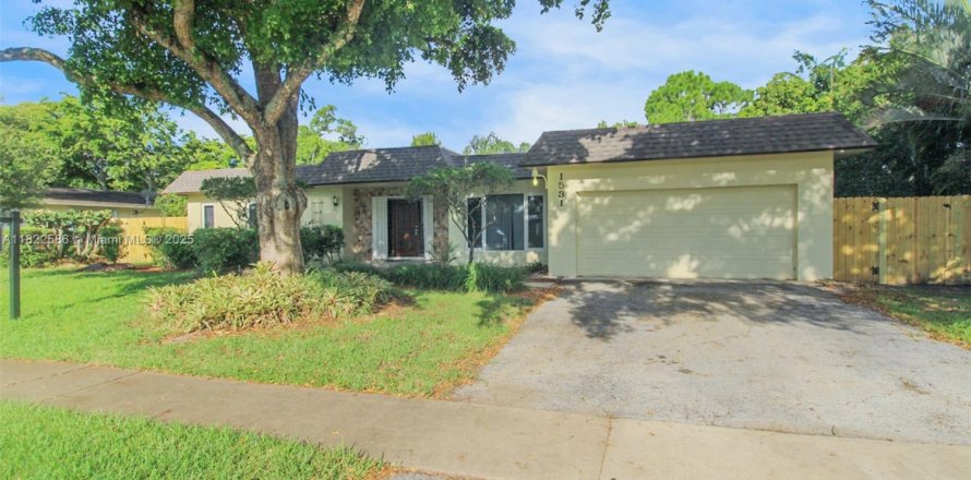 Дом в Плантация, Флорида 3 спальни, 172.05м2 № 1786539