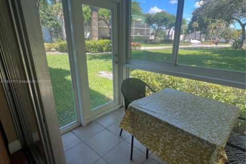 Condo in Tamarac, Florida, 2 bedrooms  № 1848371 - photo 25