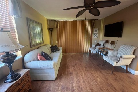 Condo in Tamarac, Florida, 2 bedrooms  № 1848371 - photo 7