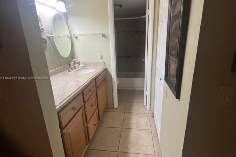 Condo in Tamarac, Florida, 2 bedrooms  № 1848371 - photo 22