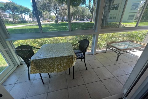 Condo in Tamarac, Florida, 2 bedrooms  № 1848371 - photo 23