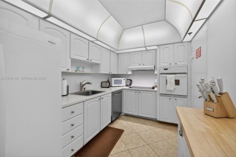 Condo in Hollywood, Florida, 1 bedroom  № 2041871 - photo 20