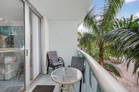 Condo in Hollywood, Florida, 1 bedroom  № 2041871 - photo 13