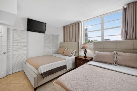 Condo in Hollywood, Florida, 1 bedroom  № 2041871 - photo 25