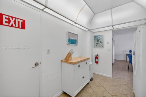 Condo in Hollywood, Florida, 1 bedroom  № 2041871 - photo 29