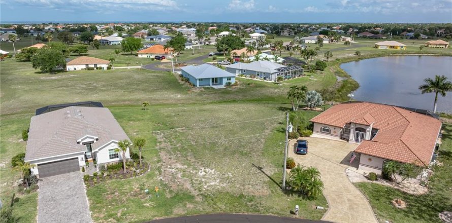 Terreno en Punta Gorda, Florida № 2239821