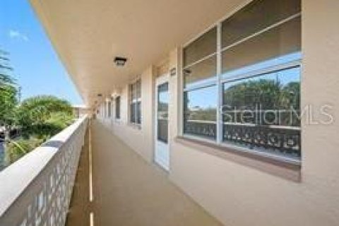 Condominio en venta en Saint Petersburg, Florida, 2 dormitorios, 96.15 m2 № 1520401 - foto 2