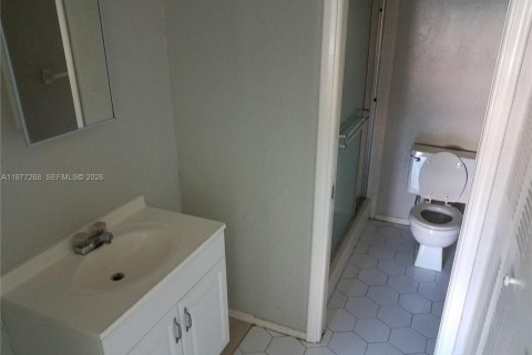 Condo in Coral Springs, Florida, 2 bedrooms № 2041651 - photo 25