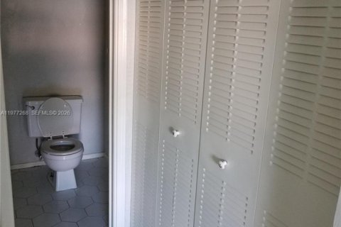 Condo in Coral Springs, Florida, 2 bedrooms № 2041651 - photo 28