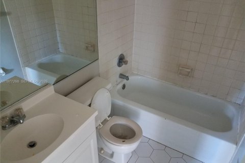 Condo in Coral Springs, Florida, 2 bedrooms № 2041651 - photo 29