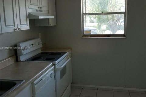 Condo in Coral Springs, Florida, 2 bedrooms № 2041651 - photo 20