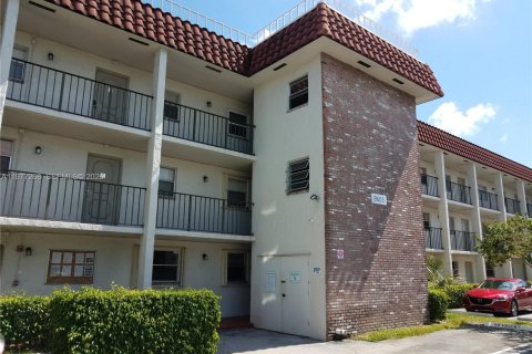 Condo in Coral Springs, Florida, 2 bedrooms  № 2041651