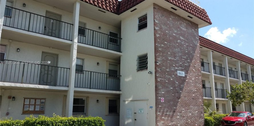 Condo in Coral Springs, Florida, 2 bedrooms № 2041651