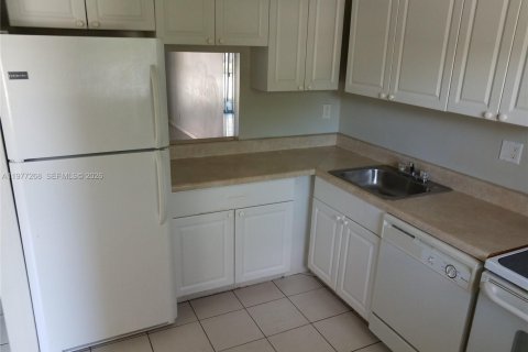 Condo in Coral Springs, Florida, 2 bedrooms № 2041651 - photo 5