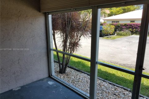 Condo in Coral Springs, Florida, 2 bedrooms № 2041651 - photo 16