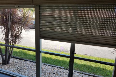 Condo in Coral Springs, Florida, 2 bedrooms № 2041651 - photo 17