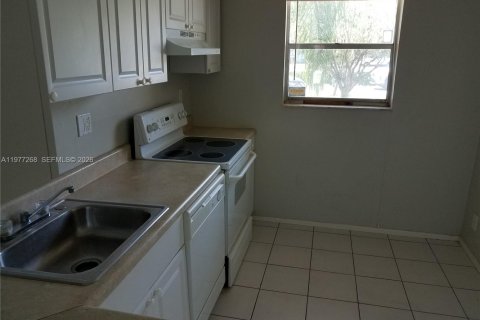 Condo in Coral Springs, Florida, 2 bedrooms № 2041651 - photo 19