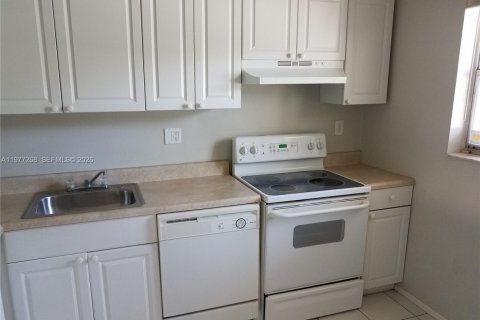 Condo in Coral Springs, Florida, 2 bedrooms № 2041651 - photo 6