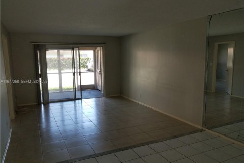 Condo in Coral Springs, Florida, 2 bedrooms № 2041651 - photo 11