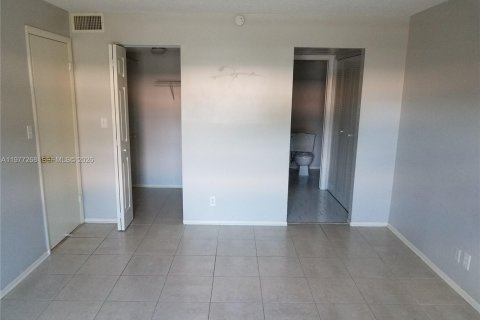 Condo in Coral Springs, Florida, 2 bedrooms № 2041651 - photo 23