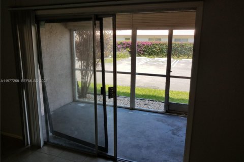 Condo in Coral Springs, Florida, 2 bedrooms № 2041651 - photo 13