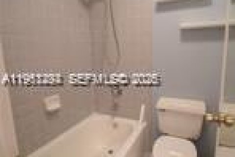 Touwnhouse à louer à Cooper City, Floride: 3 chambres, 138.24 m2 № 2025283 - photo 14