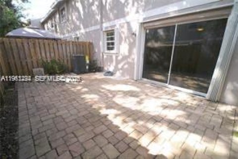 Touwnhouse à louer à Cooper City, Floride: 3 chambres, 138.24 m2 № 2025283 - photo 12