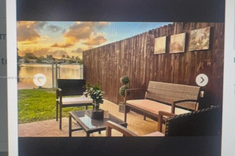 Casa en alquiler en Hallandale Beach, Florida, 3 dormitorios, 188.31 m2 № 1852209 - foto 3