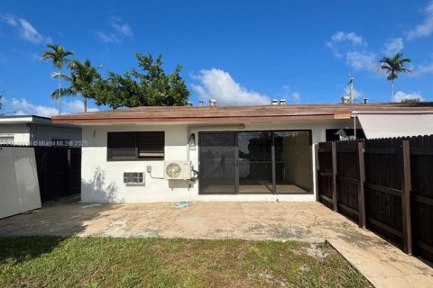 Casa en alquiler en Hallandale Beach, Florida, 3 dormitorios, 188.31 m2 № 1852209 - foto 8