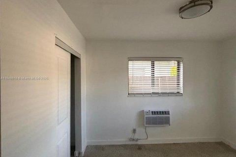 Casa en alquiler en Hallandale Beach, Florida, 3 dormitorios, 188.31 m2 № 1852209 - foto 14