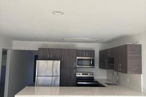 Casa en alquiler en Hallandale Beach, Florida, 3 dormitorios, 188.31 m2 № 1852209 - foto 4