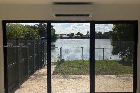 Casa en alquiler en Hallandale Beach, Florida, 3 dormitorios, 188.31 m2 № 1852209 - foto 5