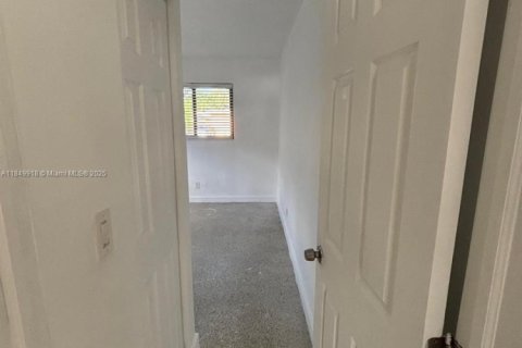 Casa en alquiler en Hallandale Beach, Florida, 3 dormitorios, 188.31 m2 № 1852209 - foto 15