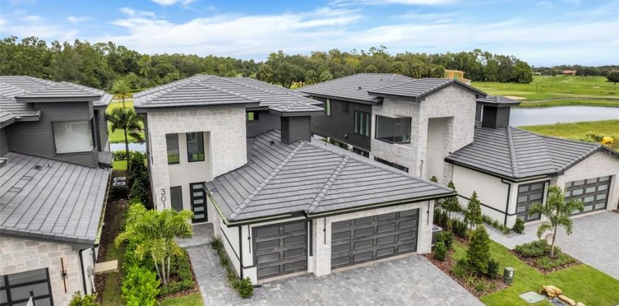 House in Davenport, Florida 4 bedrooms, 257.62 sq.m. № 1558054