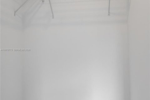 Condo in Miami, Florida, 1 bedroom  № 2031447 - photo 10