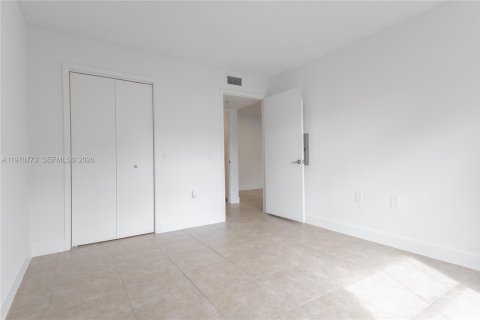 Condo in Miami, Florida, 1 bedroom  № 2031447 - photo 8