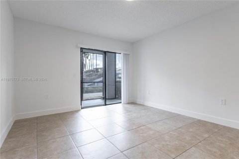 Condo in Miami, Florida, 1 bedroom  № 2031447 - photo 11