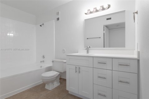 Condo in Miami, Florida, 1 bedroom  № 2031447 - photo 12