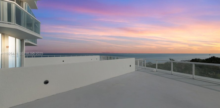 Кондоминиум с 1 спальней в Майами-Бич, Флорида № 1985891