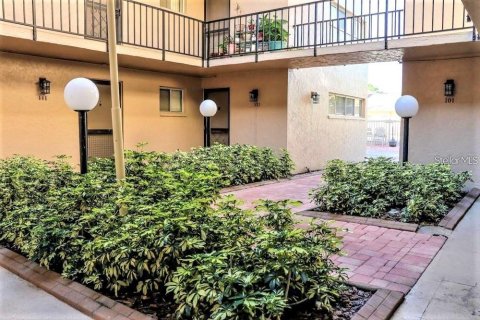 Condo in Sarasota, Florida, 2 bedrooms  № 1644160 - photo 4