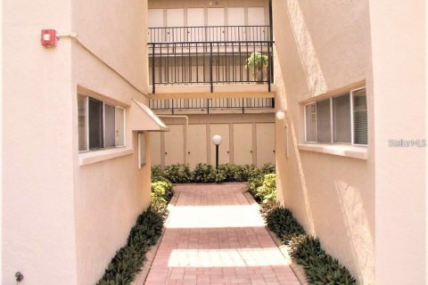 Condo in Sarasota, Florida, 2 bedrooms  № 1644160 - photo 3
